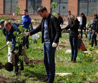 Активисты Совета молодых специалистов «ЗиО-Подольск» посадили на заводе рябиновую аллею