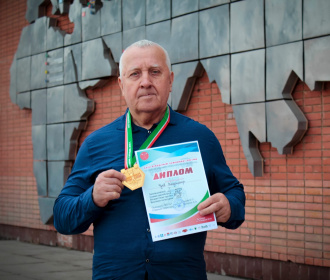 Заводской силач 17-й раз стал чемпионом России